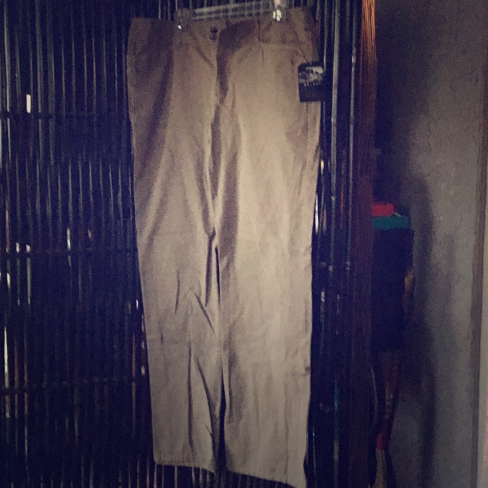 Khakis with embroidered pocket